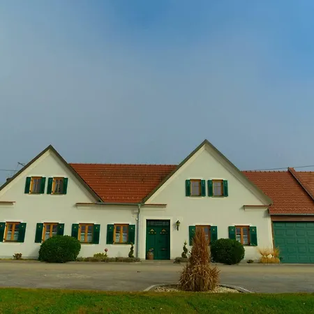 Dorfhof Bauer Apartment Riegersburg